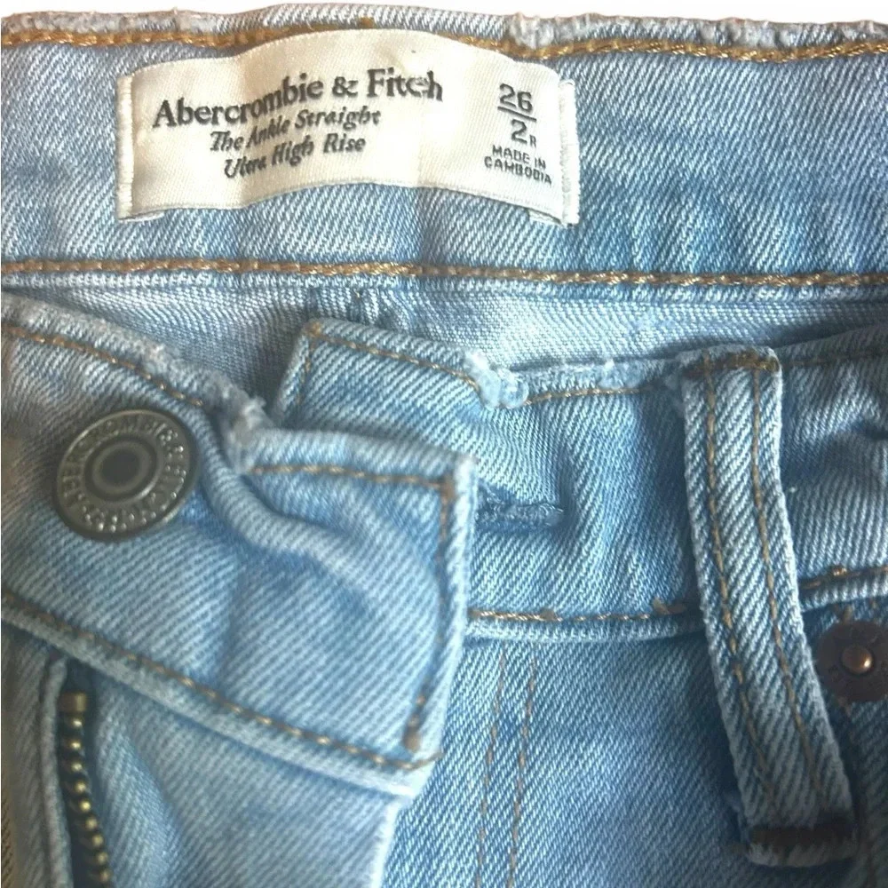 Abercrombie & Fitch Ultra High Rise‎ Ankle Straight Jean Size 26/2 light